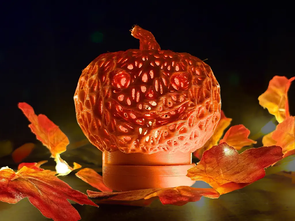 Rozsvícená 3D tištěná Halloween dýně s LED svíčkou